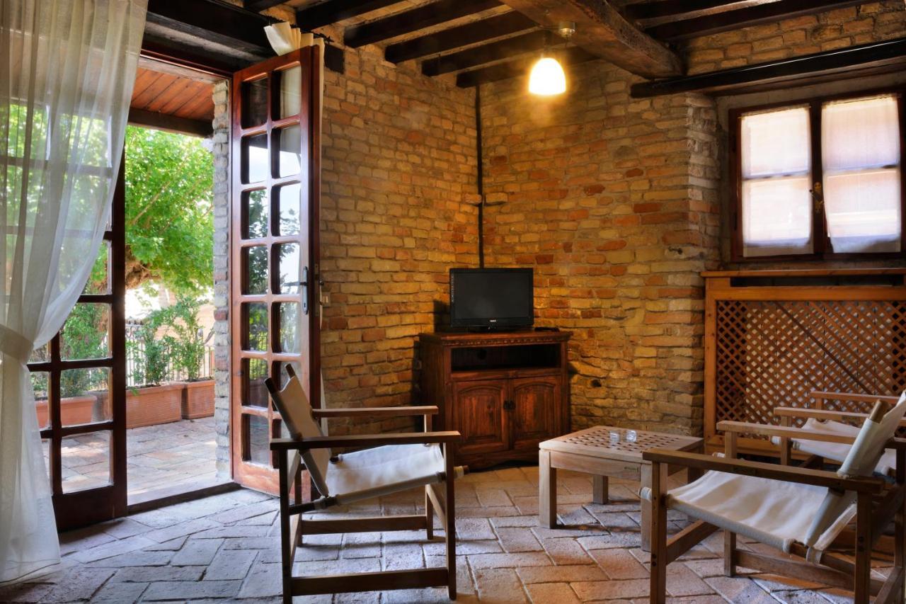 Albergo Diffuso Borgo Montemaggiore Montemaggiore al Metauro Exterior photo