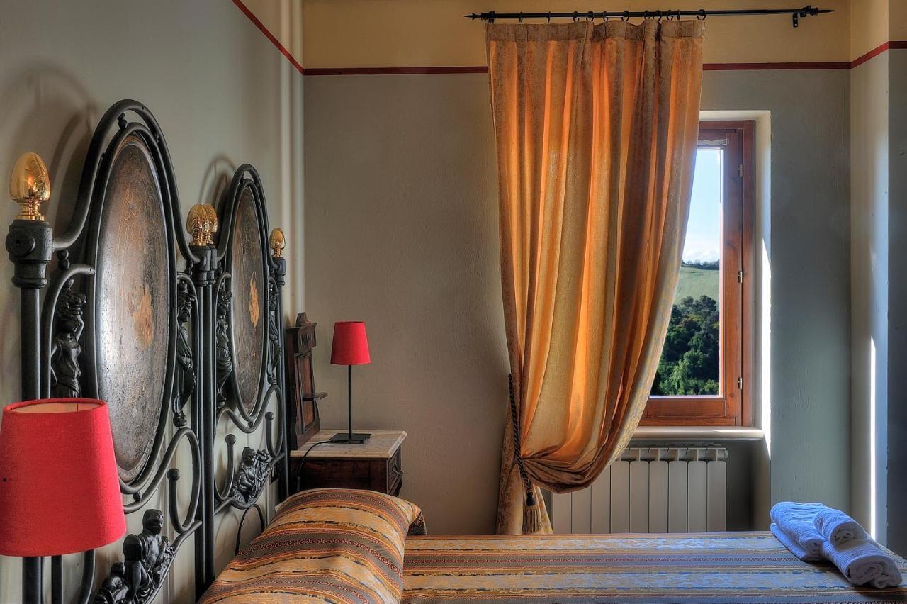 Albergo Diffuso Borgo Montemaggiore Montemaggiore al Metauro Exterior photo