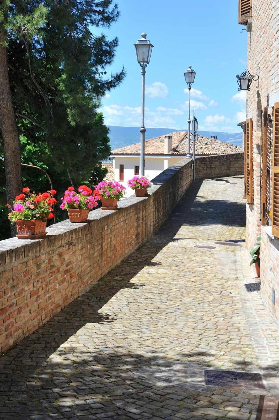 Albergo Diffuso Borgo Montemaggiore Montemaggiore al Metauro Exterior photo