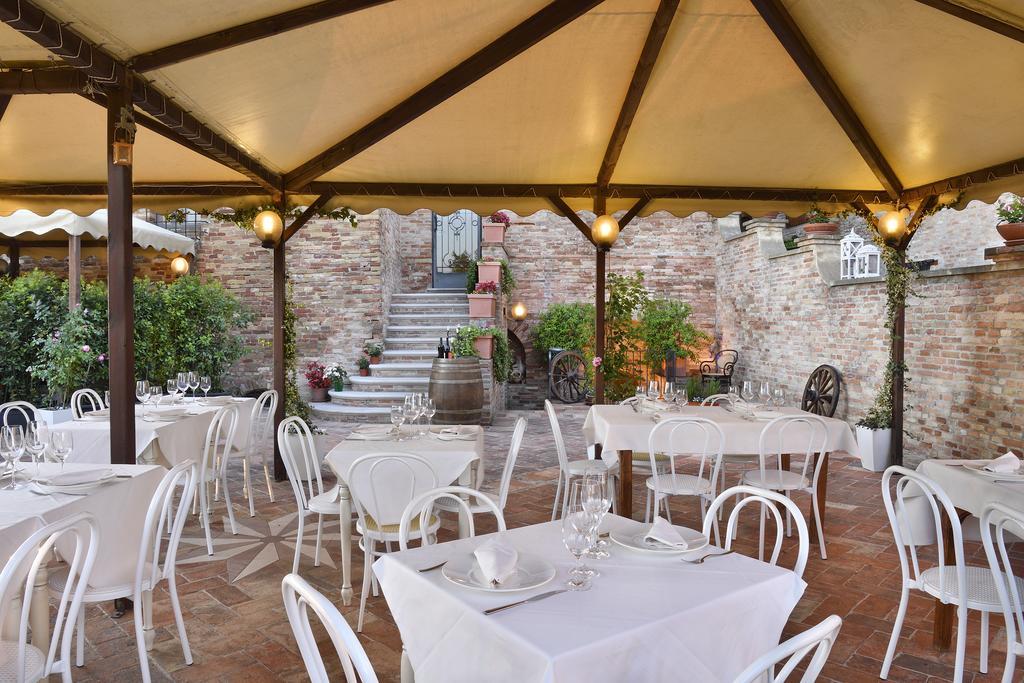 Albergo Diffuso Borgo Montemaggiore Montemaggiore al Metauro Exterior photo