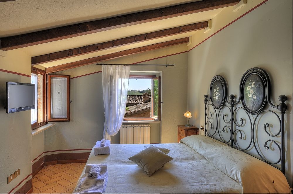 Albergo Diffuso Borgo Montemaggiore Montemaggiore al Metauro Exterior photo